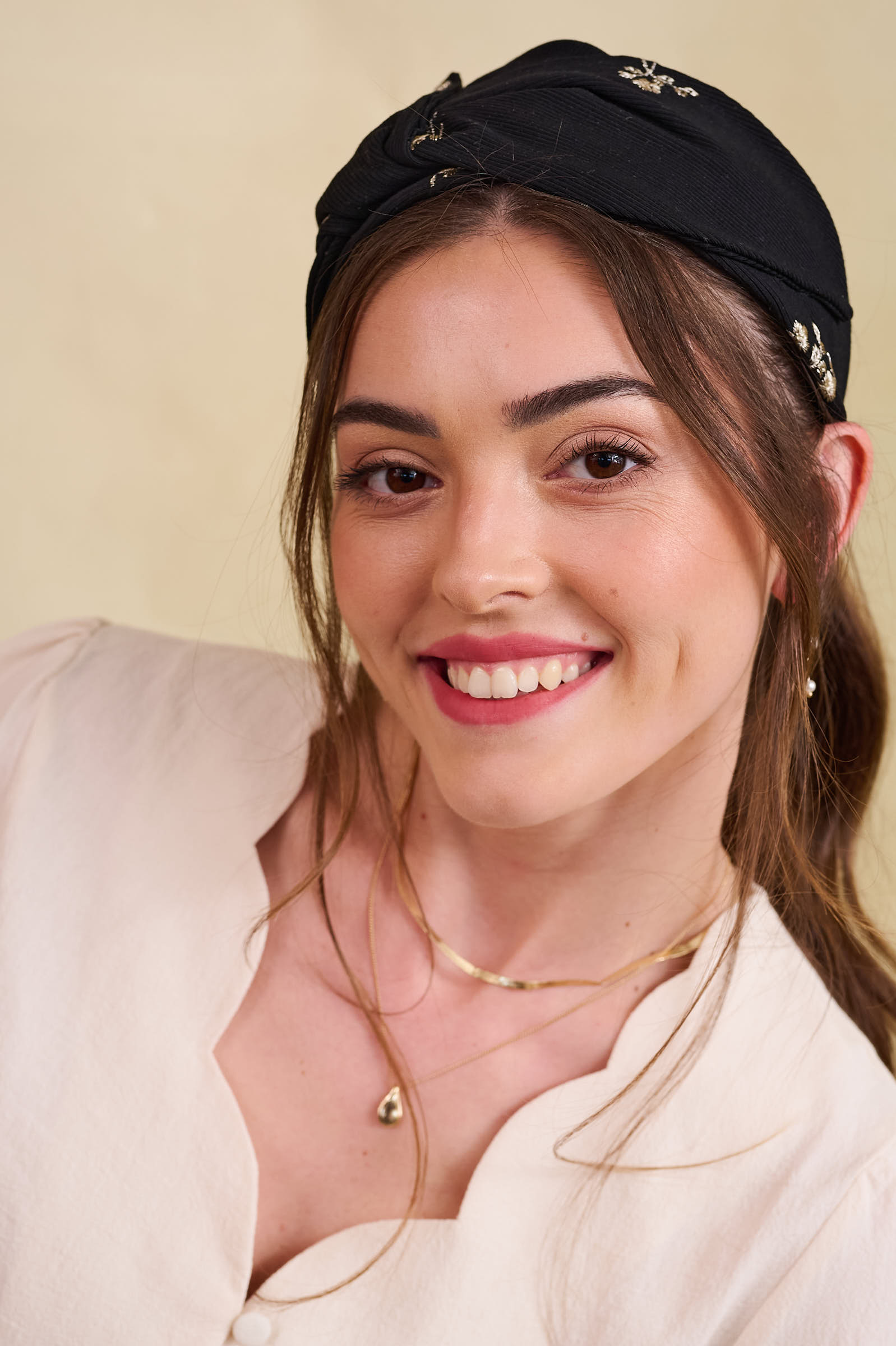 קשת לשיער – 'בר' – רקום זהב