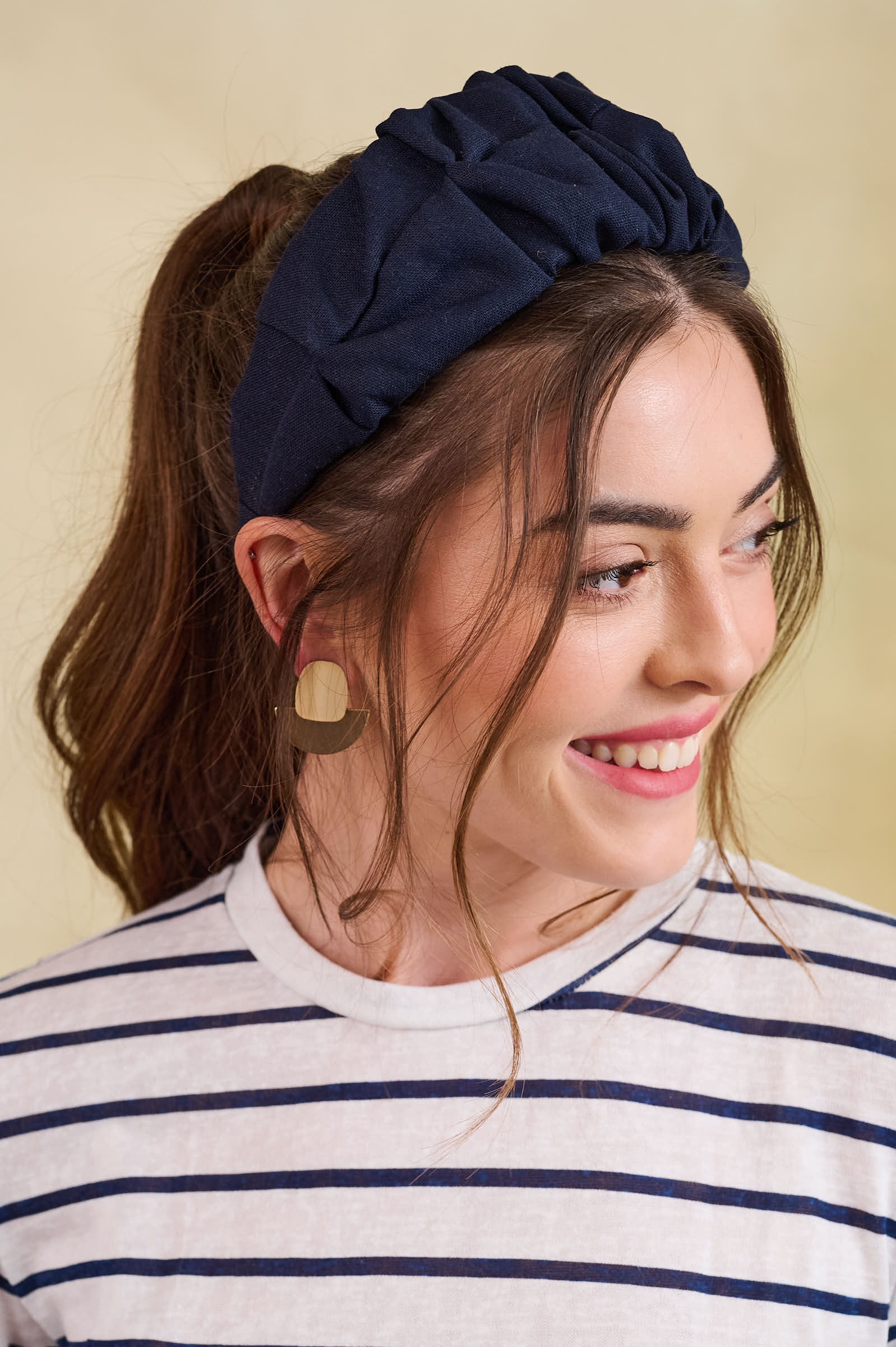 קשת לשיער – 'לוטוס' – נייבי (3)